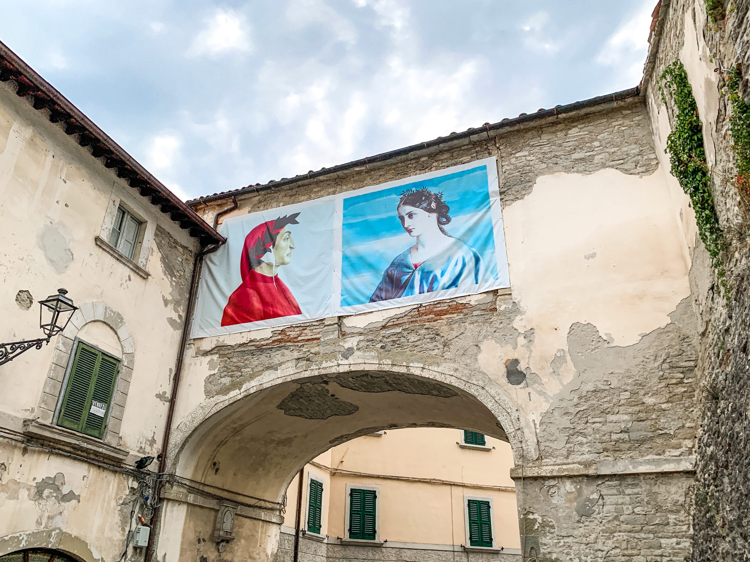 Portico di Romagna, how to get there and what to see, Dante and Beatrice