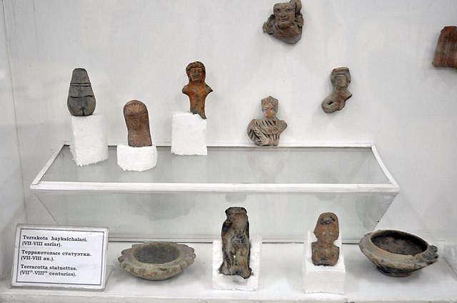 Reperti del palazzo di Afrasiyab nel Museo di Afrosiab a Samarcanda